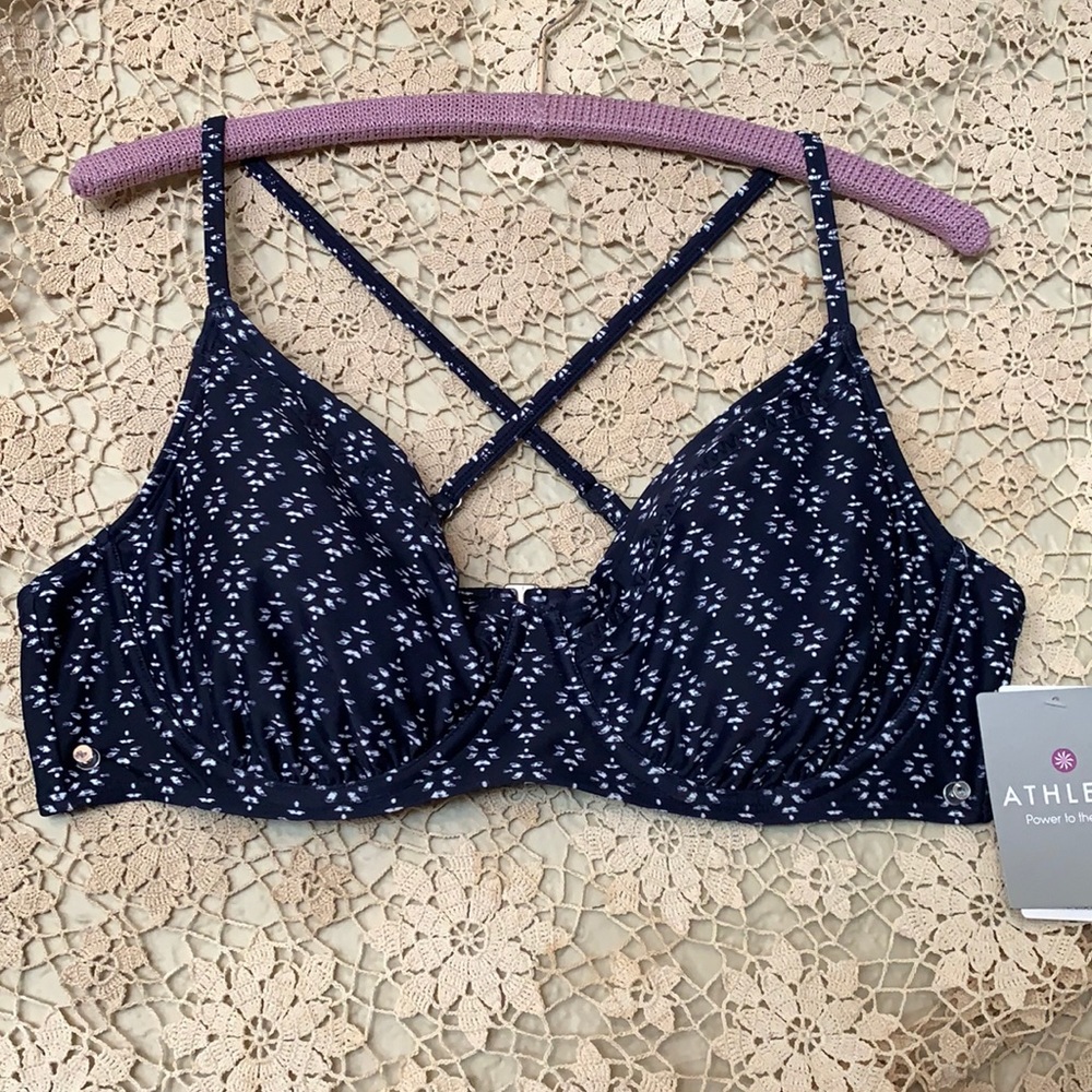 Athleta bathingsuit top, new with tags